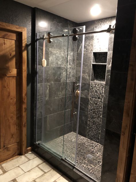 Grey Rustic Bathroom, Black Walk In Shower Ideas, Gray Shower Tile Ideas, Black Rustic Bathroom, Lake House Bathroom Ideas, Stone Shower Floor, Rustic Bathroom Shower, Remodeling House, Gray Shower Tile