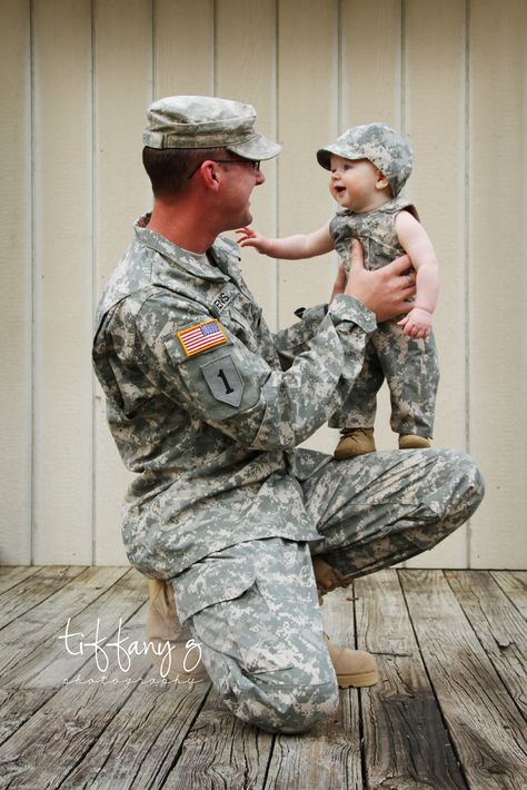 military photography baby army soldier Army Baby Pictures, Military Baby Pictures, Army Baby, Military Relationships, Military Baby, Military Haircut, Homecoming Outfit, Military Photography, Military Couples