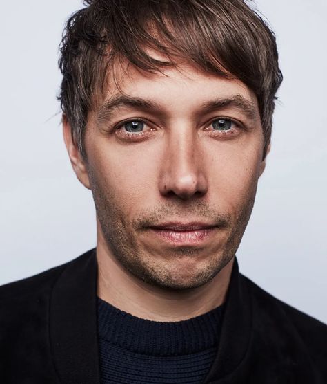 The Florida Project Director Sean Baker Explains His Process Baker Portrait, Sean Baker, The Florida Project, Florida Project, Indie Filmmaking, Independent Film, Independent Filmmaking, Young Actors, Independent Films