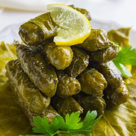 Dolmas Recipe Greek, Warak Enab, Stuffed Grape Leaves Recipe, Grape Leaves Recipe, Stuffed Vine Leaves, Greek Appetizers, Stuffed Grape Leaves, Fruit Salad Recipes, Grain Foods