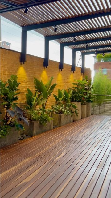 Outdoor Wooden Patio Ideas, Terrace Plants, Pergola Deck, Garden Crafts For Kids, Rooftop Patio Design, Modern Pergola, Courtyard Design, Casa Country, Gazebo Pergola