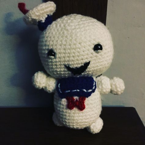 Stay Puft Marshmallow Man -Free Crochet Pattern Geeky Crochet Patterns, Stay Puft Marshmallow Man, Marshmallow Man, Octopus Crochet Pattern, Crochet Christmas Ornaments Free, Stay Puft, Crochet Monsters, Basic Crochet, Baby Props