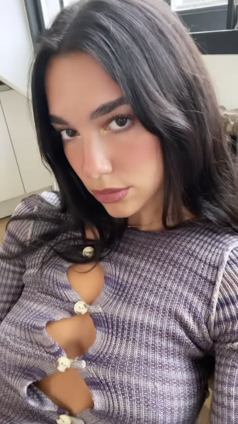 Dua Lipa Icon, Dua Lipa Concert, Nice Beach, Estilo Kylie Jenner, Makeup Lifestyle, Celebrities Fashion, Amazing Makeup, Selfie Photography, Happy Girl