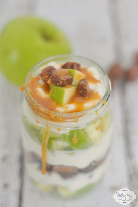 This caramel apple parfait looks AH-Mazing. I can't wait for apple season now. #CreativeBuzz Caramel Parfait, Caramel Apple Parfait, Apple Parfait, Apple Enchiladas, Suburban Kitchen, Parfait Cups, Apple Caramel, Streusel Muffins, Make Ahead Desserts