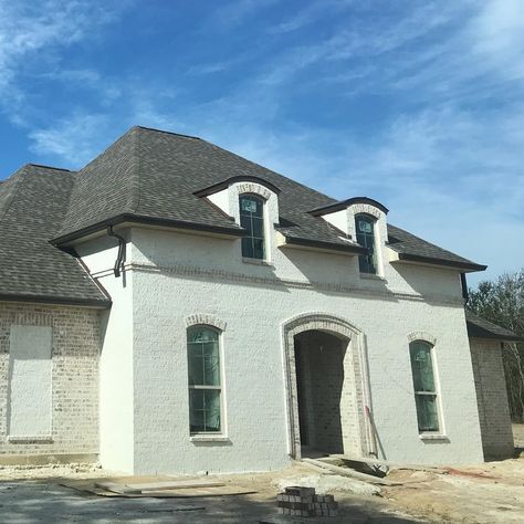 Christine.Z.G on Instagram: “Well, this happened over the weekend!! We did a mortar wash (sack finish) on the front. I went back and forth on whether I was going to do…” Logan Canyon Brick, Light Shutters, German Smear Brick Exterior, German Smear Brick, German Smear, Light Brick, Brick Arch, Brick Architecture, White Brick