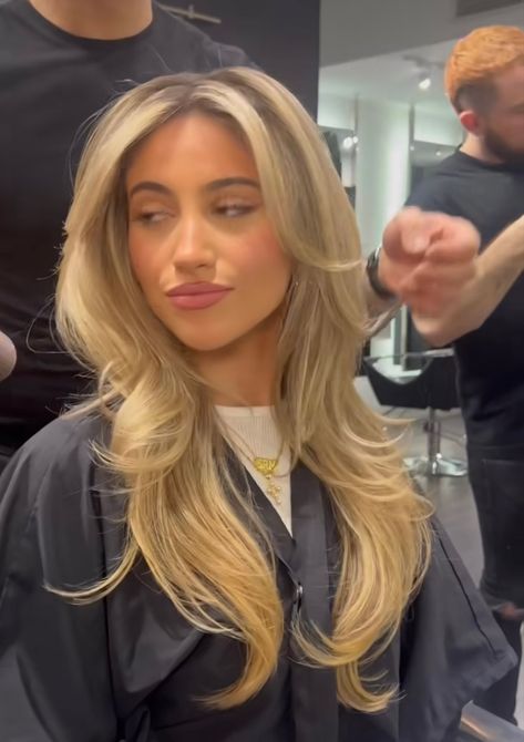 Layer Blonde Hair, Straight Blowout With Volume, Blonde Hair Curtain Bangs And Layers, Short Medium Blonde Hair, What To Ask For Haircut, Balayage Blowout, Heidi Klum Hair, Winter Hair Trends, Summer Blonde Hair