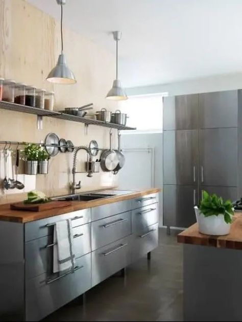 Stainless Steel Kitchen Design, Industrial Decor Kitchen, Free Standing Kitchen Cabinets, Stainless Steel Kitchen Cabinets, Architecture Restaurant, Steel Kitchen Cabinets, Wooden Countertops, Dirty Kitchen, Industrial Kitchen Design