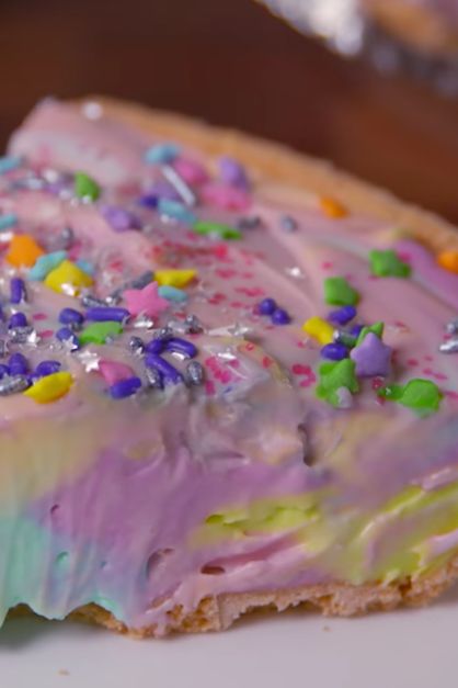 Unicorn Cheesecake, Mary Berry Cakes, Chantilly Cake Recipe, Berry Cake Recipe, Berry Chantilly Cake, Cheesecake With Whipped Cream, Moist Lemon Cake, Cupcake Business, Blueberry Cake Recipes