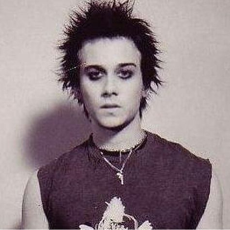 St jimmy was my crush since i was a kid Green Day Aesthetic, Saint Jimmy, St Jimmy, Spikey Hair, Hero Instinct, Jason White, Punk Boy, Green Day Billie Joe, Day Aesthetic