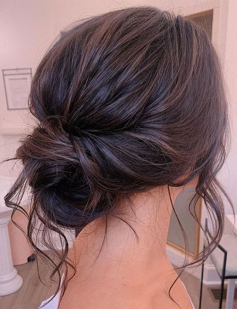 44 Messy updo hairstyles - The most romantic updo to get an elegant look Celebrity Bride Hairstyles, Grad Hairstyles, Messy Hair Updo, Wedding Hair Up, Simple Prom Hair, Low Bun Hairstyles, Guest Hair, Romantic Updo, Romantic Wedding Hair