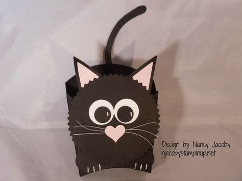 Black Cat Fry Box Black Cat Valentine Box Ideas, Cat Valentine Box Ideas, Hamburger Box, Kids Valentine Boxes, Fry Box, Valentine Card Box, Valentine Day Boxes, Treat Holders, French Fry