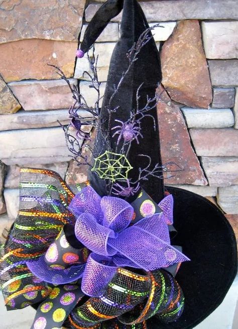 a black velvet witch's hat with purple bows and ribbons, spiders and spiderwebs, branches and bold polka dots is a cool decoration for Halloween Velvet Witch Hat, Halloween Themes Decorations, Decorations For Halloween, Spooky Ideas, Witches Hats, Image Halloween, Halloween Witch Decorations, Halloween Hat, Halloween Decorations Diy Outdoor