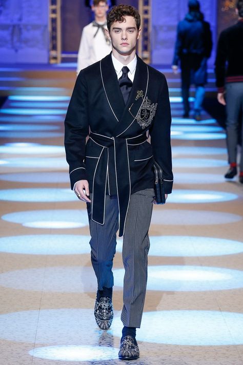 Dolce Gabbana Men, High Fashion Men, Menswear Runway, Winter Inspo, Mens Luxury Fashion, Fashion Suits, Dolce And Gabbana Man, Mens Wear, Vogue Russia