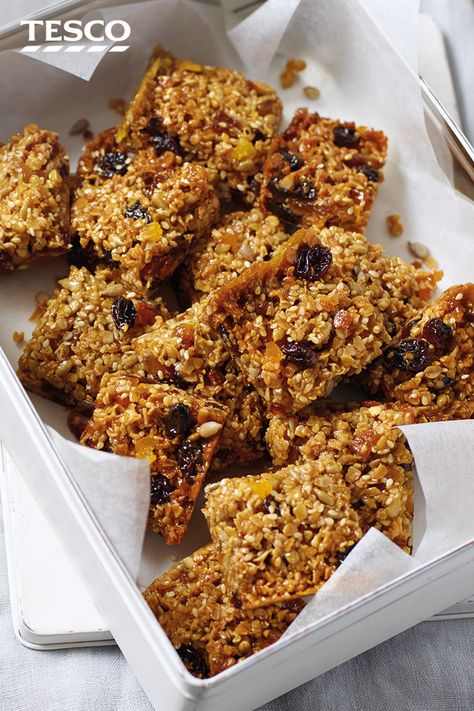 Fruity Flapjacks, Easy Flapjacks, Flapjack Recipe, Healthy Cereal, Tesco Real Food, Granola Bars, Eat Well, Pampered Chef, Tray Bakes