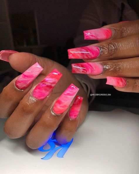 Lines Nail Art, Good Nails, Aesthetic Valentines, Birthday Nail Designs, Tape Nail Art, Vday Nails, Nails Dip, Valentine Nail Art, Romantic Nails