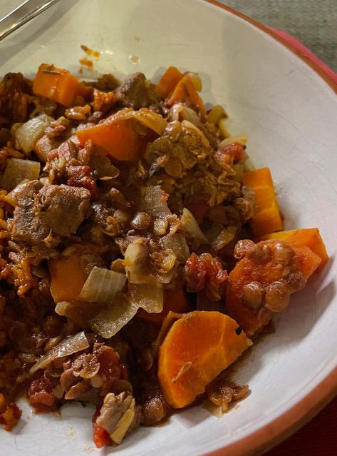 Lamb and Lentil Stew - Pinch Of Nom Lamb And Lentils, Lamb Shank Stew Recipes, Lamb And Lentil Soup, Lamb And Lentil Stew, Lentil And Mushroom Stew, Mushroom Lentil Stew, Lentil Stew Recipes, Lentil Dahl, Pinch Of Nom