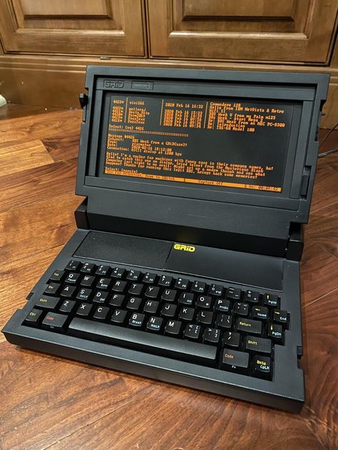 Beautiful Technology, Small Keyboard, Tech Tattoo, Vintage Gadgets, Retro Technology, Whatsapp Theme, Tech Inspiration, Computer Projects, Tech Aesthetic