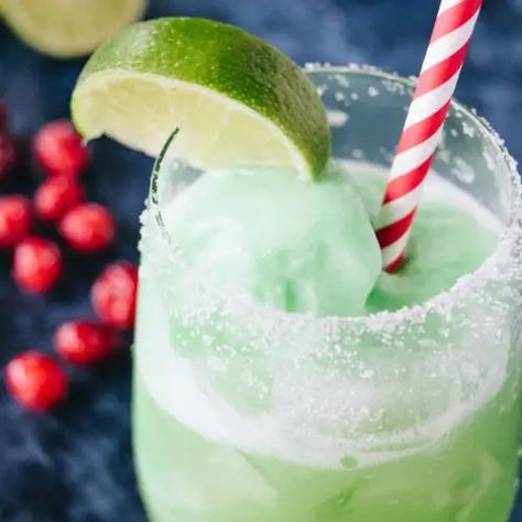 Make this Grinch Punch with just 4 simple ingredients for your next holiday gathering. Low Calorie Holiday Drinks, Christmas Cocktails Vodka, Christmas Vodka, Sherbet Punch Recipes, Holiday Cocktails Christmas, Easy Holiday Cocktails, Grinch Punch, Citrus Desserts, Low Calorie Cocktails