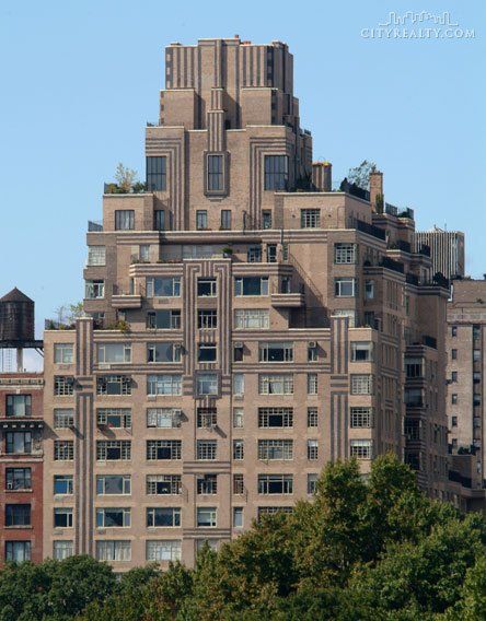 Pre-war prestige: NYC's top-10 buildings designed by Emery Roth | 6sqft Nex York, Art Deco New York, Art Deco Homes, New York City Buildings, Vintage Nyc, Central Park West, New York Architecture, Art Deco Buildings, Upper West Side