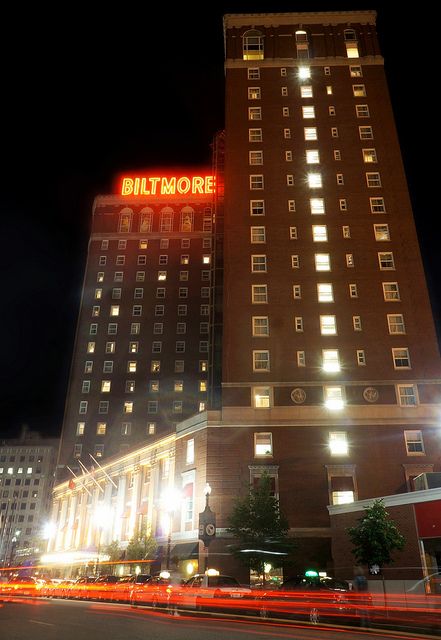 Providence Biltmore Hotel (Providence, RI); Source: PWCVB. Built in 1922. It was designed by New York City architectural firm Warren & Wetmore, who also designed Grand Central Terminal. Giraffe Light, Haunted Locations, Rhode Island History, Paranormal Investigator, Biltmore Hotel, Divine Providence, Bronze Ceiling, Architectural Firm, Grand Central Terminal