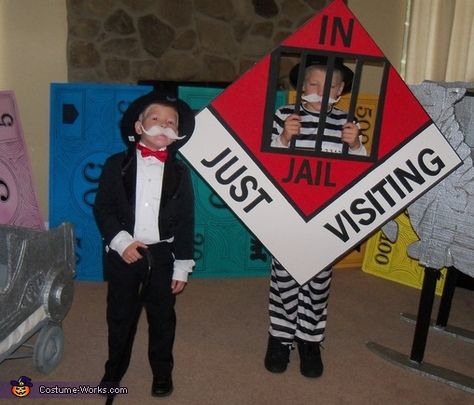 Monopoly Costume, Funny Kid Costumes, Mishloach Manos, Boys Halloween Costumes Diy, Halloween Costumes 2014, Clever Costumes, Games Halloween, Clever Halloween, Cheap Halloween Costumes