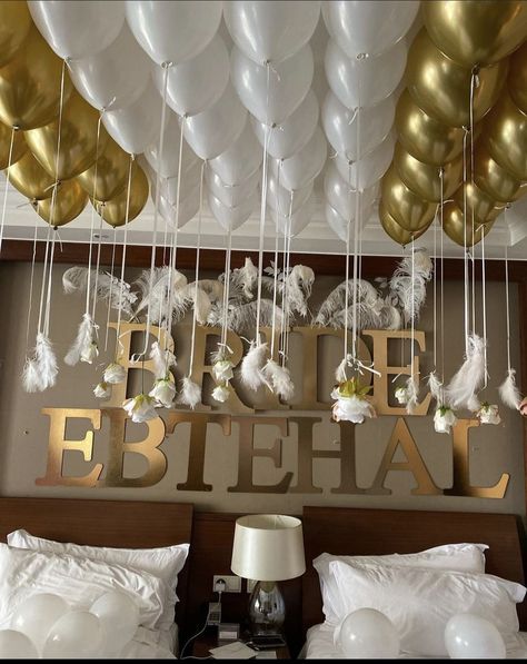 Room Bride Decor, Bride Room Decoration Ideas With Flowers, Bridal Room Decorations Flowers, Bride Room Decoration Ideas Diy Wedding, Brides Room Decoration Ideas, Bride Bedroom Decoration, Bridal Room Decorations, Bride Room Decoration Ideas, Bride Room Decoration