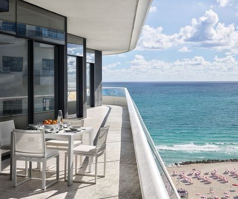 Restoration Hardware Outdoor Furniture, Miami Beach House, Restoration Hardware Outdoor, Beach Balcony, Luxury Miami, Miami Apartment, Diva Den, Beach Dining, Apartment Dining