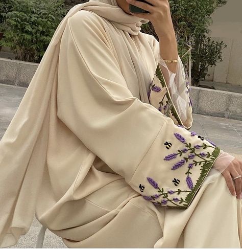 @phaii.line on insta 💞 How To Dress Cool, Abaya Outfit, Abaya Design, Mode Kimono, Mode Instagram, Modern Hijab Fashion, Muslim Fashion Hijab Outfits, Hijab Style Casual, Hijabi Fashion Casual