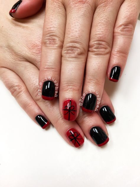 Red And Black Christmas Nails Design, Red And Black Christmas Nails, Black And Red Christmas Nails, Present Nails, Nails Red And Black, Basketball Nails, Red And Black Nails, Christmas Nails Red, Disney Christmas Nails