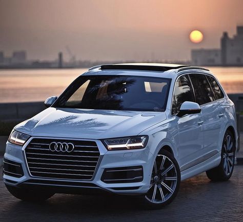 Audi Jeep, Q7 Audi, Expensive Car, Luxury Materials, Sport Suv, Actor Picture, Audi Cars, Audi Q7, Expensive Cars