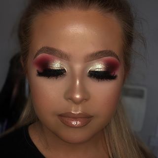 Maroon Makeup, Gold Cut Crease, Christmas Makeup Simple, Disco Makeup, Makeup Dark, Makeup Christmas, Plouise Makeup Academy, Holiday Makeup Looks, Red Eyeshadow