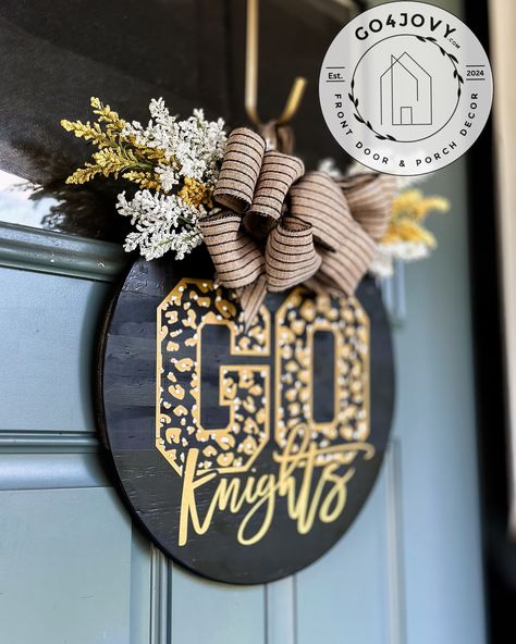 Go Knights! ⚔️ ⚡️🔛 Excited to share my most recent wood sign project! Dippin my toe into college themes, of course gotta start with my Alma-mater! #UCF #ucfknights #GKCO Next round is “CHARGE ON” Show your school spirit with our beautifully crafted wooden door hanger, perfect for supporting our Knights, Go Knights, Charge On! Black and Gold! Show your University of Central Florida pride with this stunning front door hanger! Perfect for any UCF fan, this door hanger features the class... School Spirit Door Hangers, Alabama Door Hanger, Letter Door Hanger, Letter Door Hangers, Manly Decor, School Doors, University Of Central Florida, Tie Dye Crafts, Wooden Door Hanger