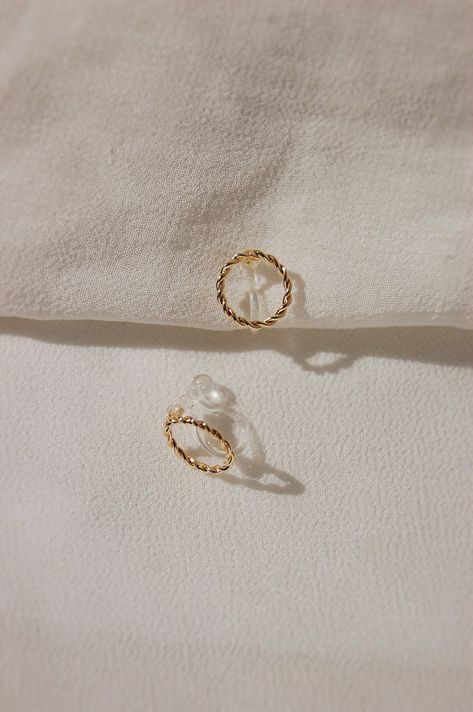 Mod Jewelry, Circle Stud Earrings, Minimalist Studs, Dainty Studs, Circle Earrings Studs, Tiny Studs, Small Earrings Studs, Circle Studs, Gold Stud