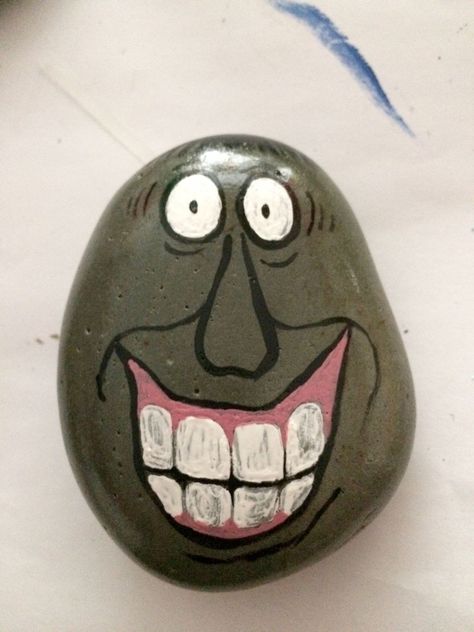 Turtle Painted Rocks, Rock People, Rock Faces, Garden Rock Art, Drawing Cartoon Faces, Diy Rock Art, Pallet Creations, Rock Face, Rock Painting Ideas Easy