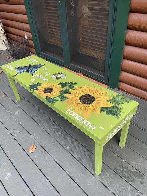 Painting Benches Ideas Outdoor, Wood Bench Painting Ideas, Painted Benches Outdoor, Painted Wooden Picnic Table Ideas, Painted Wooden Bench, Sunflower Bench, Sunflower Painted Table Top, Sunflowers Painted On Furniture, Renovated Furniture