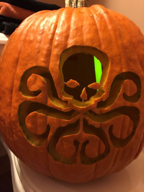 SHIELD pumpkin Hail Hydra lol Scuba Pumpkin Carving, Avenger Pumpkin Carving, Pumpkin Carving Marvel, Pumpkin Carving Ideas Marvel, Marvel Pumpkin Painting, Marvel Pumpkin Carving Ideas, Avengers Pumpkin Carving, Marvel Pumpkin Carving, Marvel Pumpkin