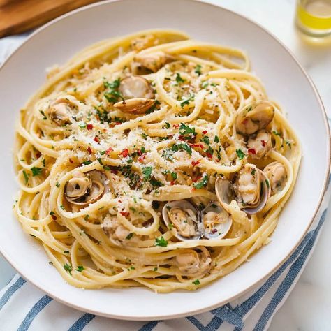 Linguine with Clam Sauce - Insanely Good Linguine And Clams Recipe, Pasta Clams Linguine, Recipes Using Clam Juice, Easy Clam Linguine Recipe, Shrimp And Clam Pasta, Linguini And Clam Sauce, Spaghetti And Clams, Linguine With White Clam Sauce Canned Clams, Canned Clam Pasta Recipe