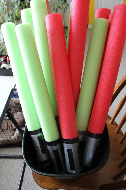 Light Saber Star War Party Favors #starwars #lightsaber Starwars Parade Float Ideas, Star Wars Float Ideas, Star Wars Homecoming Float, Star Wars Parade Float Ideas, Star Wars Float Parade, Star Wars Prop, Star Wars Decorations, Star Wars Props, Darth Vader Party