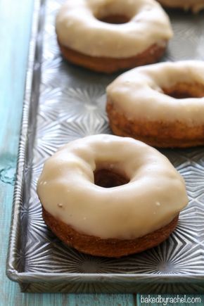 Maple Glaze Recipe, Fried Pumpkin, Pumpkin Donuts Recipe, Pumpkin Doughnut, Yeast Donuts, Baked Doughnuts, Glazed Donuts, Homemade Donuts, Doughnut Recipe