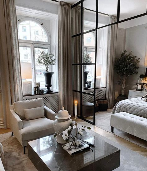 Boutique Hotel Bedroom, Boutique Hotels Interiors, Hotel Chic, Apartment Decorating On A Budget, Chic Interior Design, Hotel Interior Design, Classic Bedroom, Chic Living Room, Living Room Decor Cozy