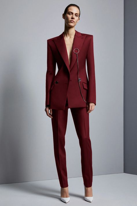 Mugler Pre-Fall 2017 Collection - Vogue Winter Style Guide, Woman Suit Fashion, Red Suit, Cocktail Attire, Fashion Tips For Women, Business Attire, Suit Fashion, Designer Suits, Fashion 2017