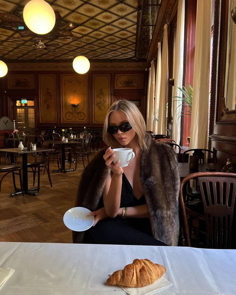 Mob Wife Aesthetic, Fur Coat Outfit, Wife Aesthetic, Wife Style, Hotel Breakfast, Restaurant Photos, Mob Wives, Romanticizing Life, Mob Wife