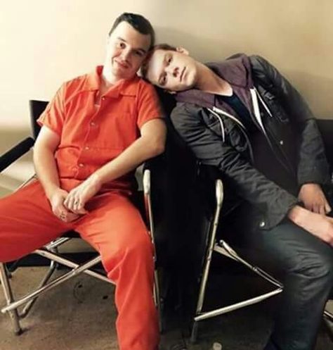 Mickey and Ian in season 6 Shameless Bts, Shameless Season, Shameless Scenes, Shameless Mickey And Ian, Shameless Characters, Ian Shameless, Shameless Tv Show, Carl Gallagher, Ian And Mickey