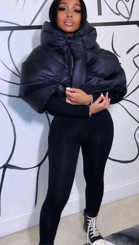 Jayda Wayda Outfit, Jayda Wayda, Looks Black, Puffy Jacket, Streetwear Fashion Women, Cute Swag Outfits, All Black Outfit, Baddie Outfits Casual