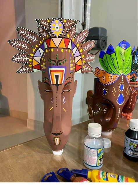 Creative School Project Ideas, Plastic Bottle Art, Diy Plastic Bottle, Recycled Art Projects, Cardboard Box Crafts, Diy Bottle Crafts, Plastic Bottle Crafts, Cardboard Art, Plastic Crafts