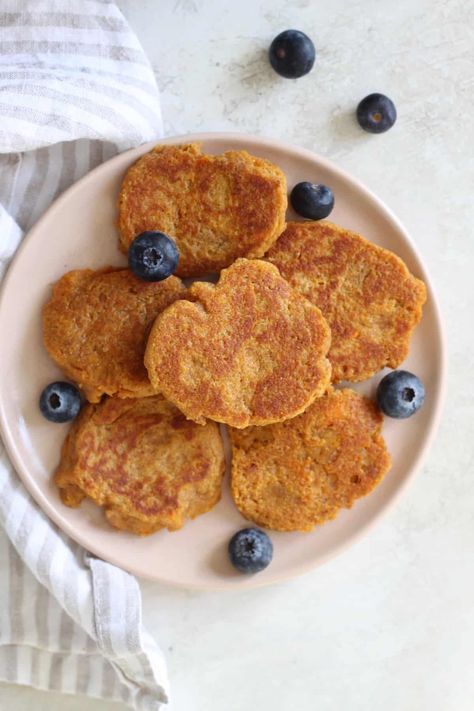 Sweet Potato Pancakes for Baby (Egg Free!) - Hummusapien Pancake Recipe For Baby, Healthy Sweet Potato Muffins, Sweet Potato Pancake, Potato Pancake Recipe, Sweet Potato Pancakes Recipe, Recipe For Baby, Potato Pancake, Potato Muffins, Baby Pancakes