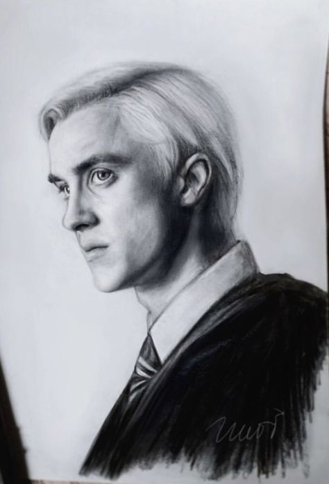 Harry Potter Character Drawings, How To Draw Draco Malfoy Step By Step, Hp Drawings, Draco Drawing Easy, Draco Sketch, Harry Potter Art Sketches, Harry Potter Sketches Easy, Draco Malfoy Drawing, Draco Malfoy Drawing Pencil Easy