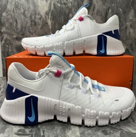 Nike Women's Free Metcon 5 Training Shoes White Blue Color, Breathable For Women Wide Heels, Shoes White, Training Shoes, Nike Free, Shoe Collection, White Blue, Nike Shoes, Nike Women, Casual Shoes