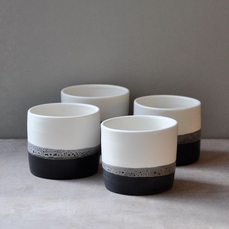 Black And White Glazed Pottery, Black And White Ceramics Pottery, Dark Ceramics, Simple Pottery Ideas, Black And White Pottery, Black Clay Pottery, Simple Ceramics, Keramik Design, Black Glaze