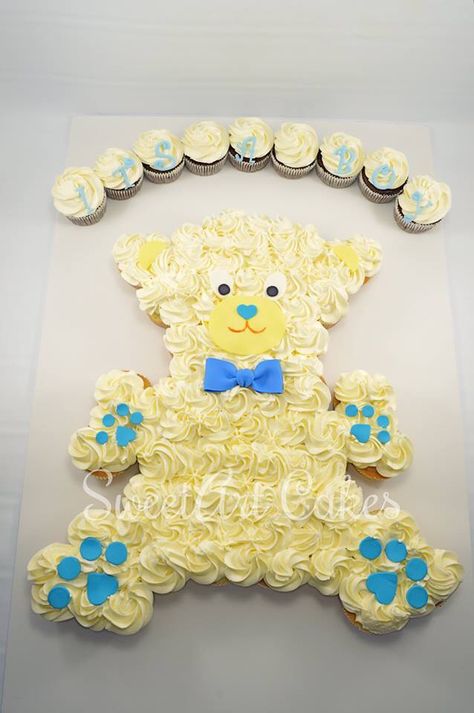 Teddy bear pull apart cupcake cake, baby shower cupcakes Baby Shower Cupcake Cake, Pull Apart Cupcake, Birthday Cupcakes Boy, Pull Apart Cupcake Cake, Pull Apart Cake, Cake Pulls, Bear Cupcakes, Cupcake Pictures, Pull Apart Cupcakes